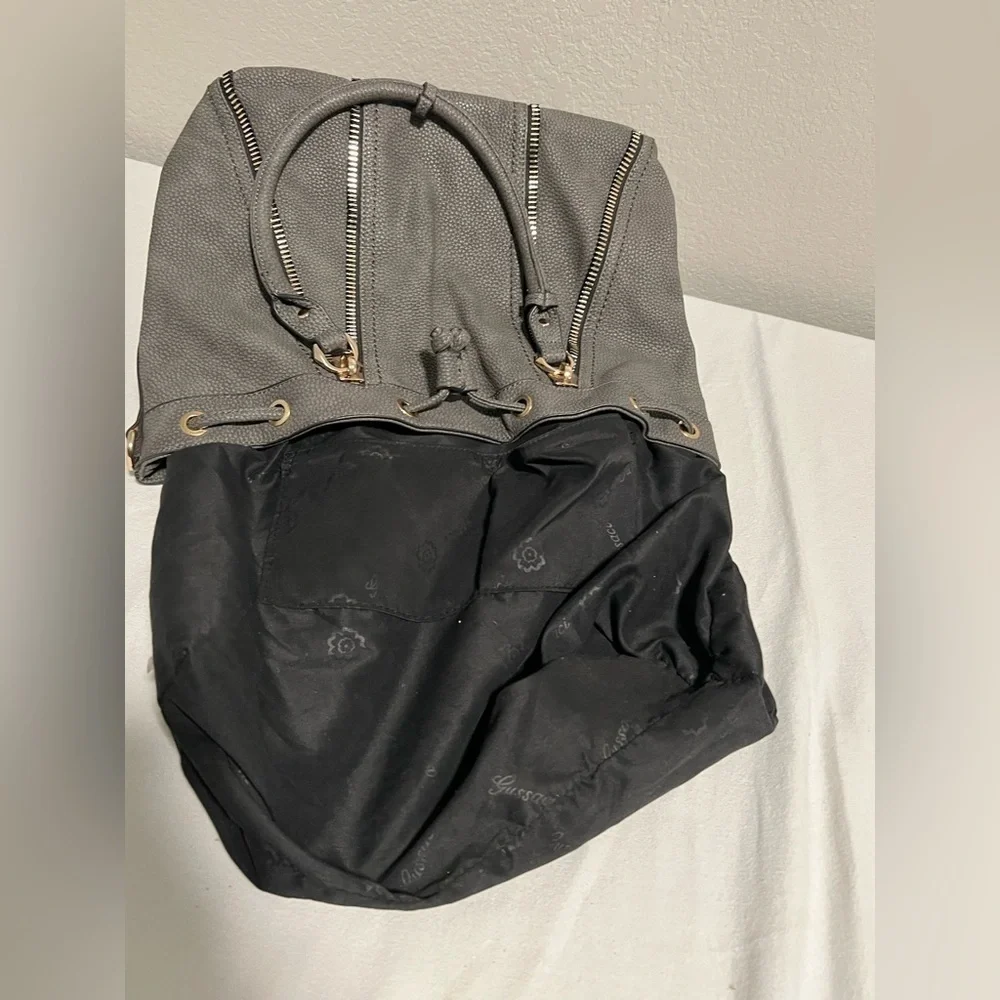 Gussaci Drawstring Shoulder Bag Purse Gray With Zipper Detail - Picture 12 of 13